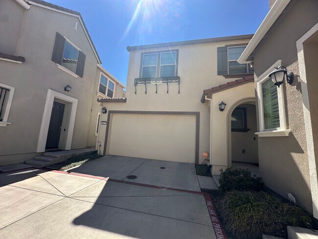 Building Photo - Available Soon!! Gorgeous 5 Bedroom in Elk Grove!!