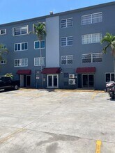 Building Photo - 1060 Crystal Lake Dr