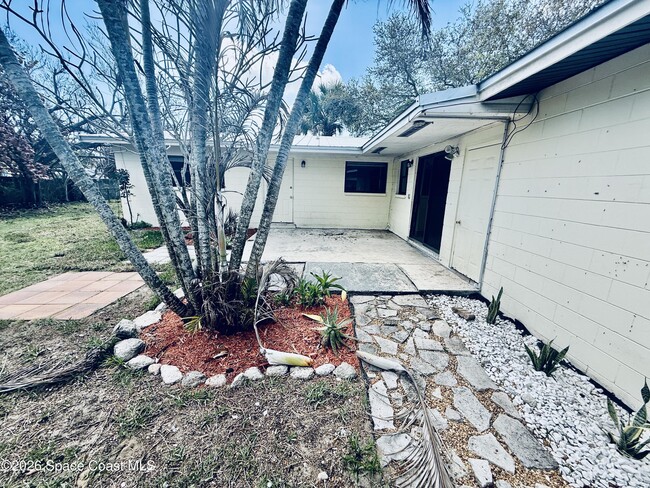 Building Photo - 410 S Tropical Trail