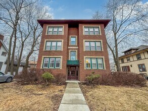 Building Photo - 407 W Green St