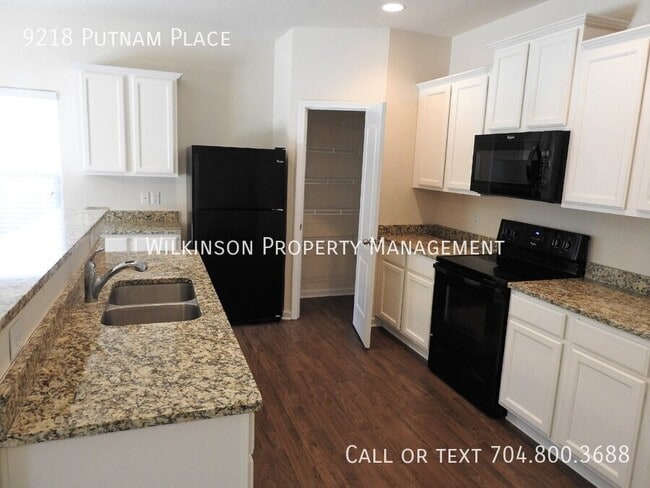Foto del edificio - 9218 Putnam Pl
