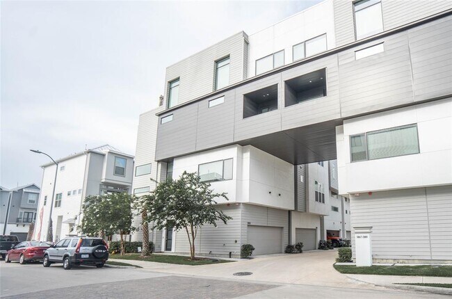 Building Photo - 5853 E Post Oak Ln