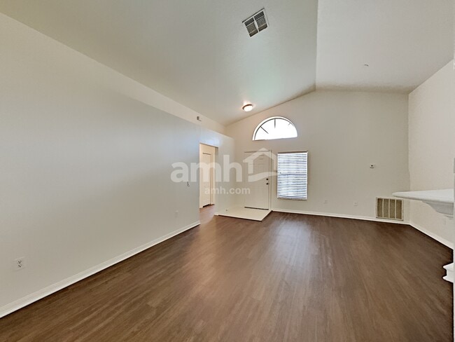 Building Photo - 30640 Tremont Dr