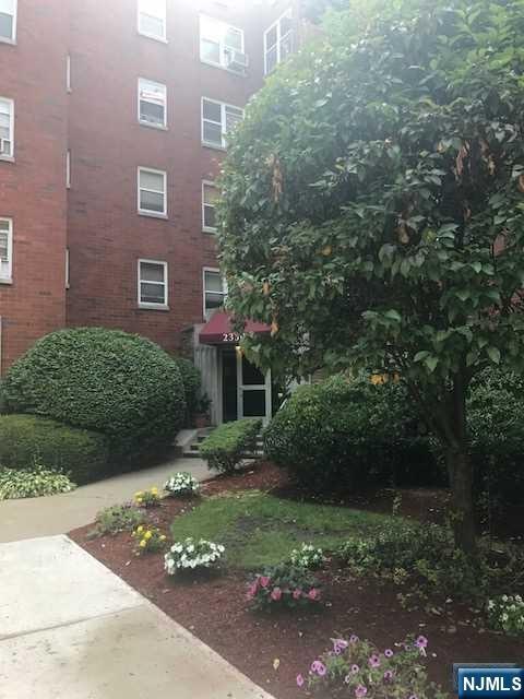 Foto del edificio - 2330 Linwood Ave