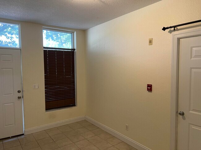 Building Photo - 118 Spires Ln