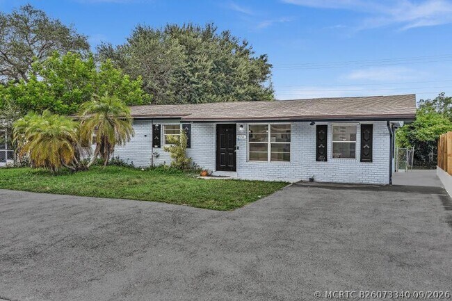 Building Photo - 4156 SW 49th Ct