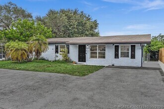 Building Photo - 4156 SW 49th Ct