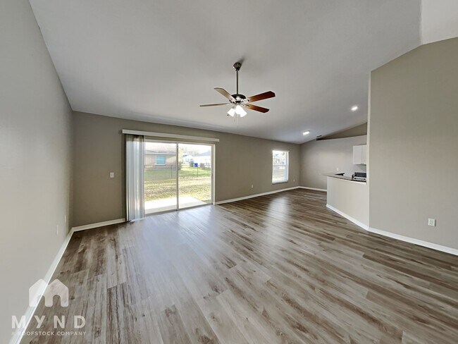 Foto del edificio - 3189 Thoroughbred Loop N