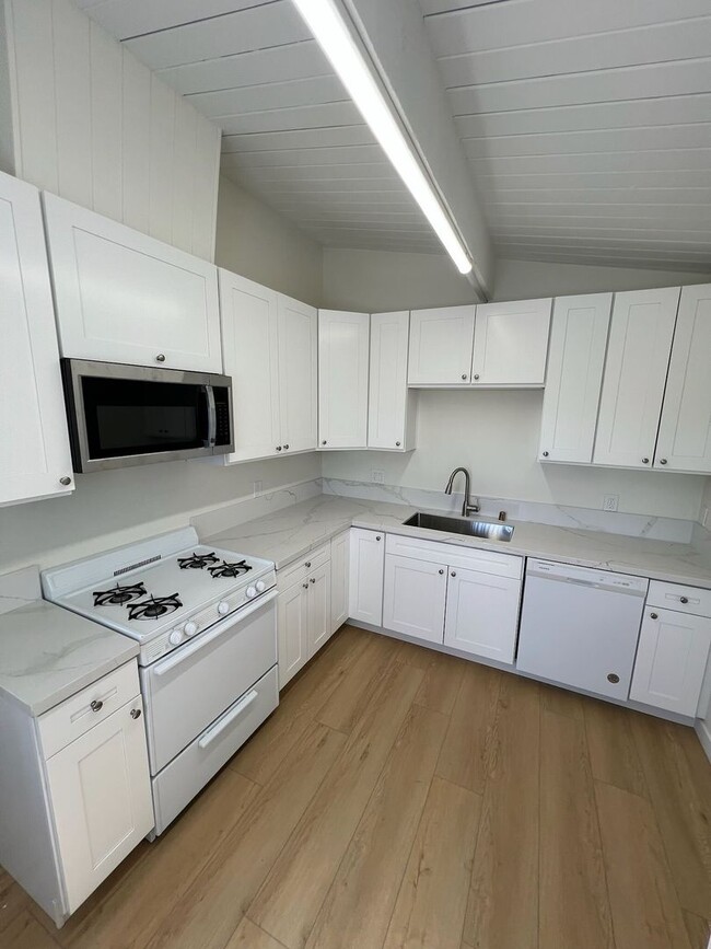 Building Photo - Corner lot, newly remodeled home in Clairmont