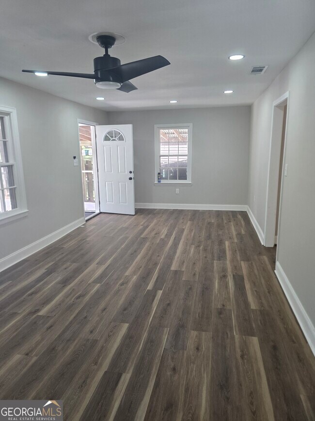 Foto del edificio - 4201 Lindsey Dr