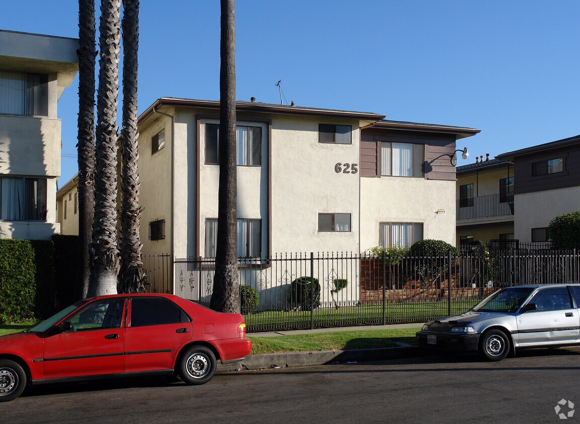 Building Photo - 625 E 99th St