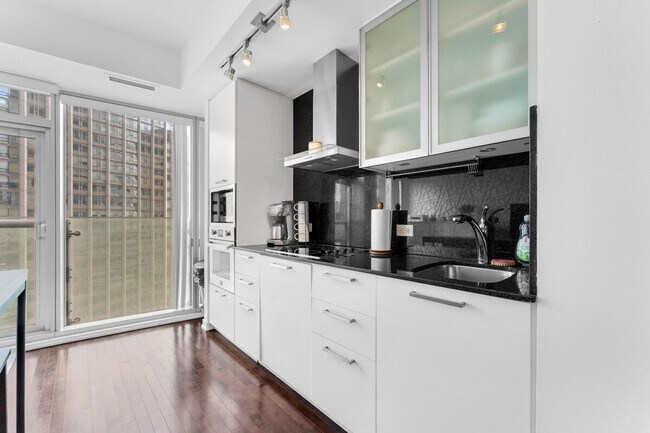 Building Photo - 19 Grand Trunk Crescent