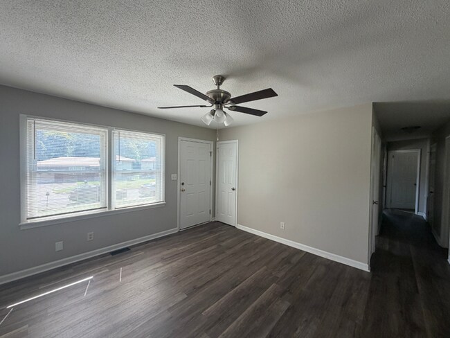 Building Photo - 3BR/2BA Huntsville Rental with 1-Car Garage, Hardwood Flooring & Fenced Yard