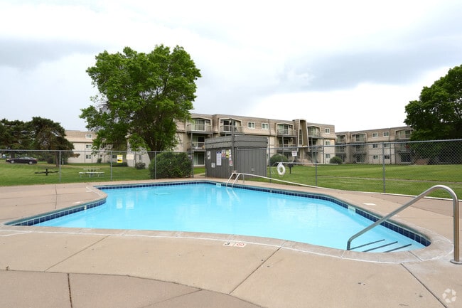 Pool - Fox Ridge Estates