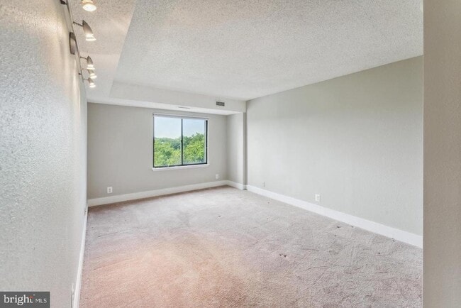 Foto del edificio - 3800 Powell Ln