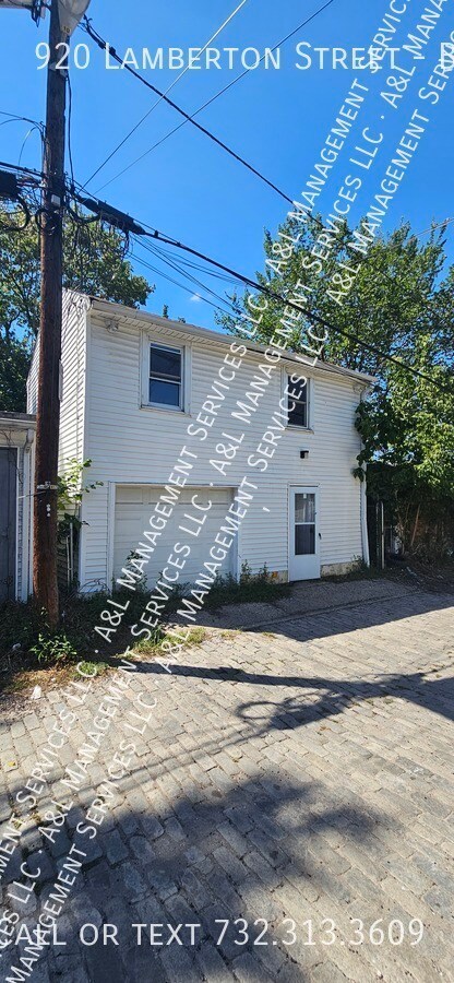 Building Photo - 920 Lamberton St