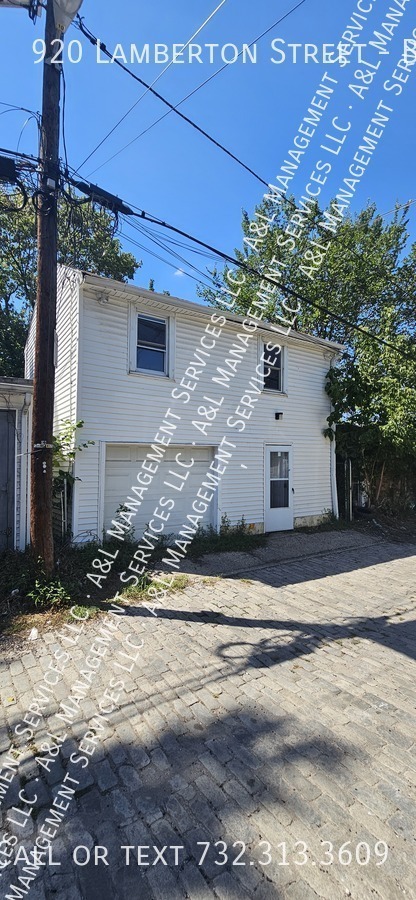Building Photo - 920 Lamberton St