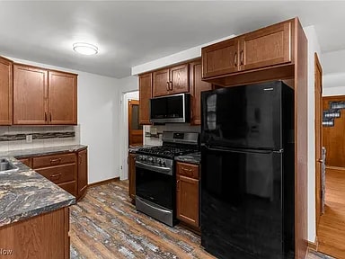 566 Sunshine Ave Youngstown, OH 44505 – photo 2