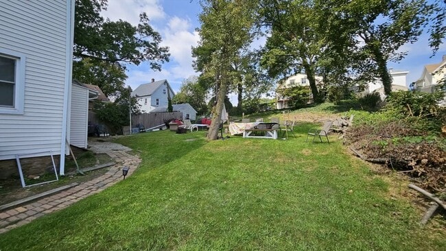 Building Photo - 319 Delavan Ave