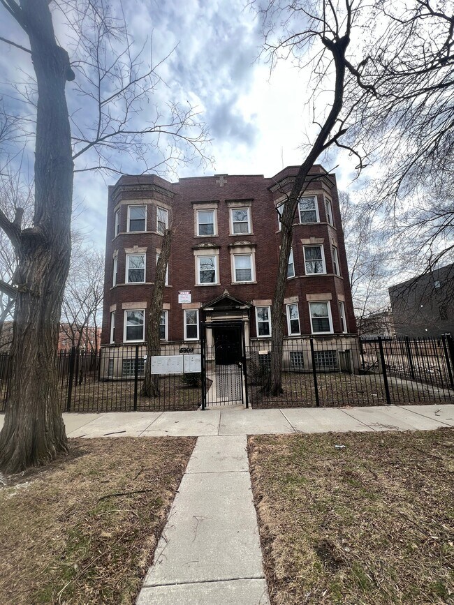 Building Photo - 5909 S Calumet Ave