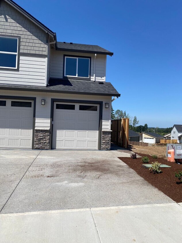 Foto principal - 2506 NE Sweetwater Rd