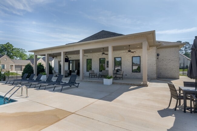 Building Photo - 820 Stonebrook Ln