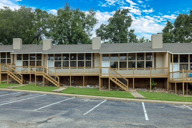 Building Photo - Earl’s Point Condominiums