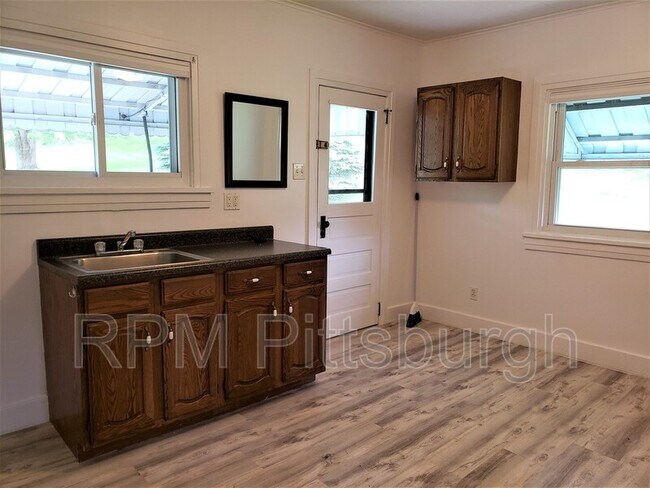 Building Photo - 1529 Lime Hollow Rd