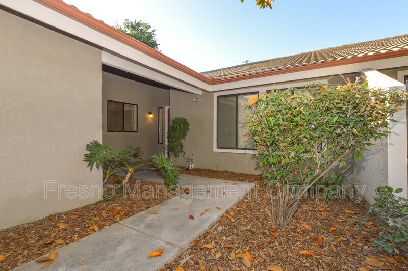 5245 E Lyell Ave Unit 102, Fresno, CA 93727 Condo for Rent in Fresno, CA