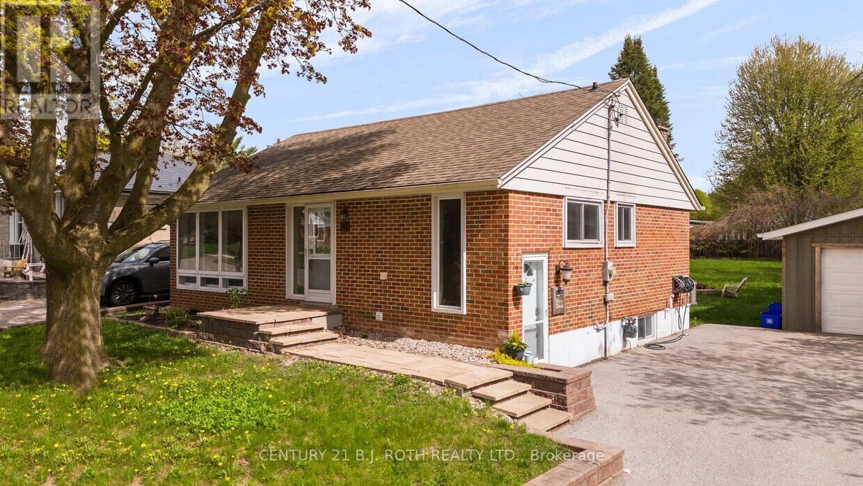 Photo principale - 243 Wellington St E