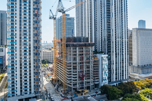 Building Photo - Central Tower