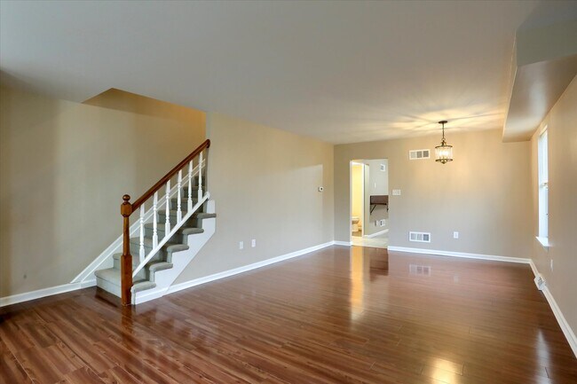 Foto del edificio - 811 Old Silver Springs Rd