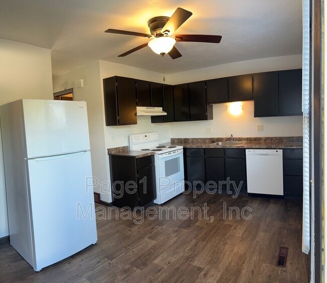 Building Photo - 2915 Grinnell Dr