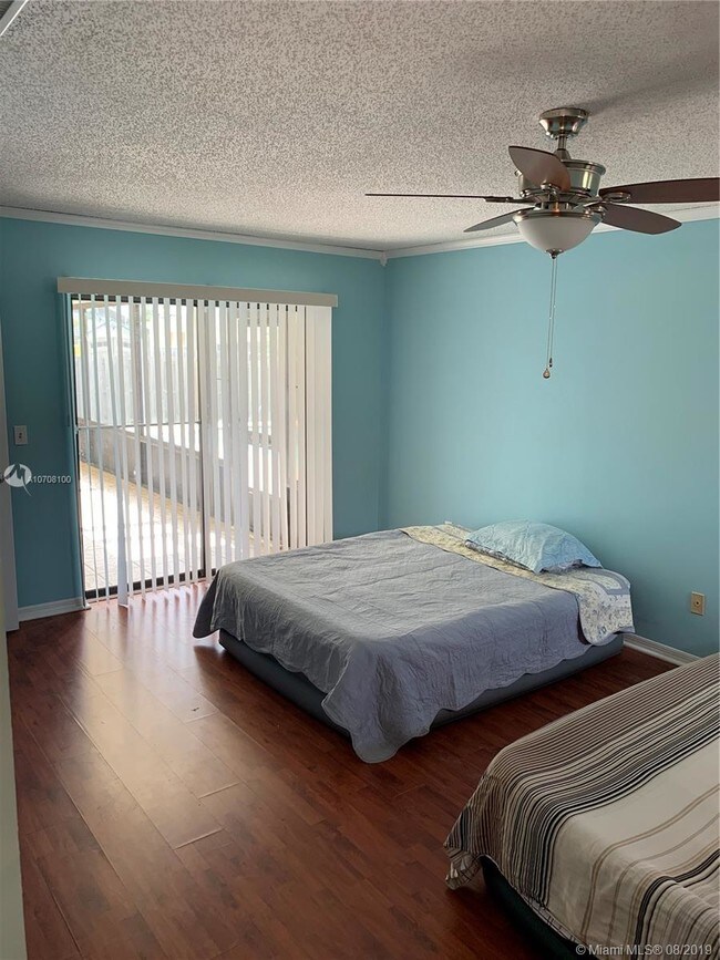 Building Photo - 2125 SE Floresta Dr