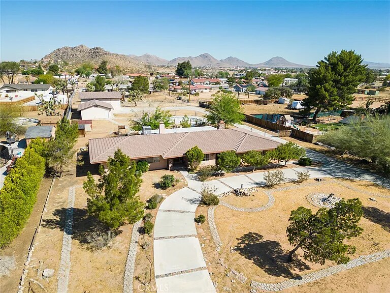 14300 Flathead Rd, Apple Valley, CA 92307 House Rental in Apple Valley, CA