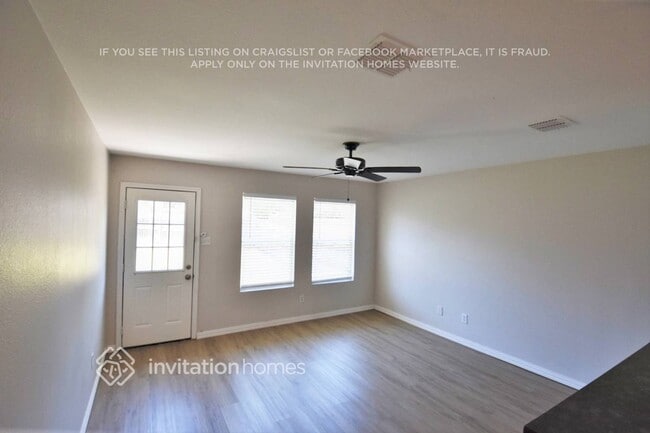 Building Photo - 14133 Esperanza Dr