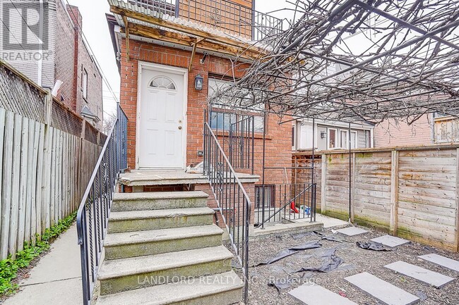 Building Photo - 96 Wiltshire Ave