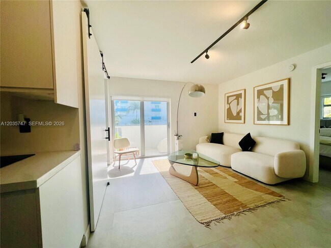 Foto del edificio - 240 Collins Ave