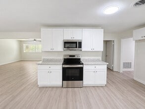 Building Photo - 807 W Murrill Ave