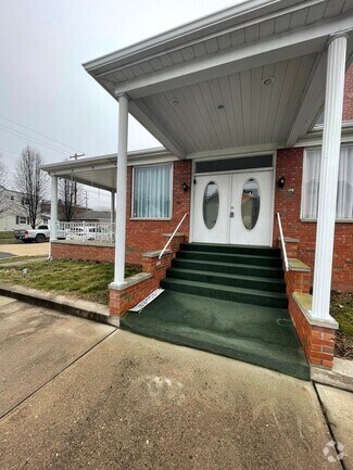 Building Photo - 701 4th Ave