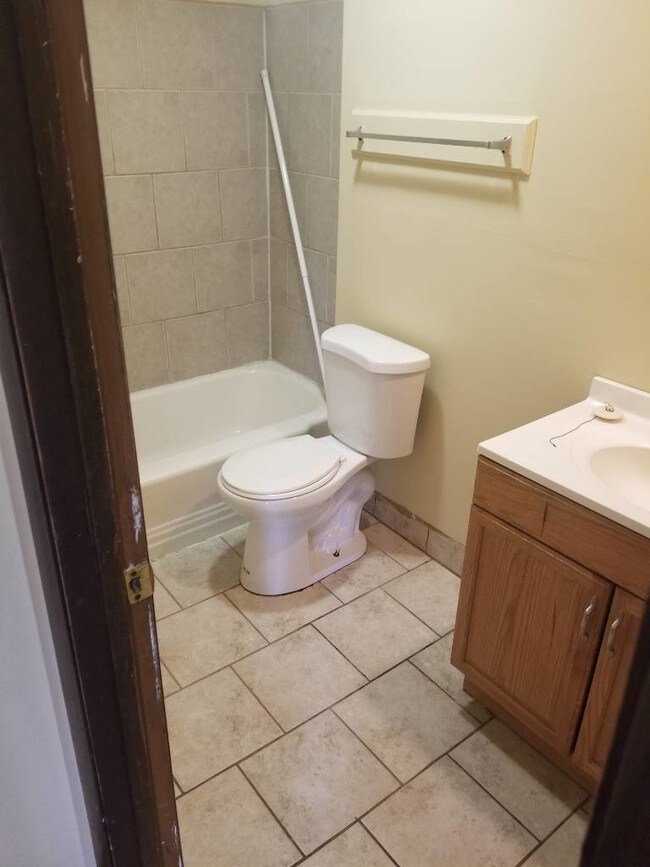 West Akron 3 bedroom 1 bath Apartment Apartment for Rent in Akron