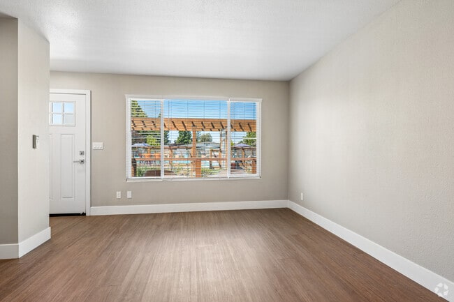 1BR, 1BA - 480SF - Living Room - Access @ Rohnert Park