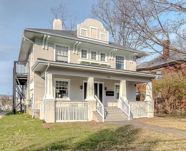 Building Photo - 720 E High St