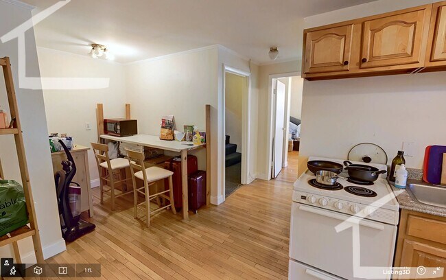 Building Photo - No Brokers Fee, Desirable BU Location, Walk to School, Wat-in Kitchen, Dishwasher, Deck, Laundry ...