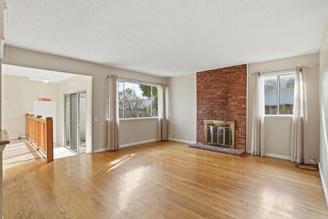 Foto del edificio - 1855 Forest Ct