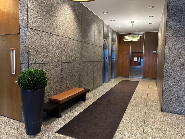 Foto del edificio - 2626 N Lakeview Ave