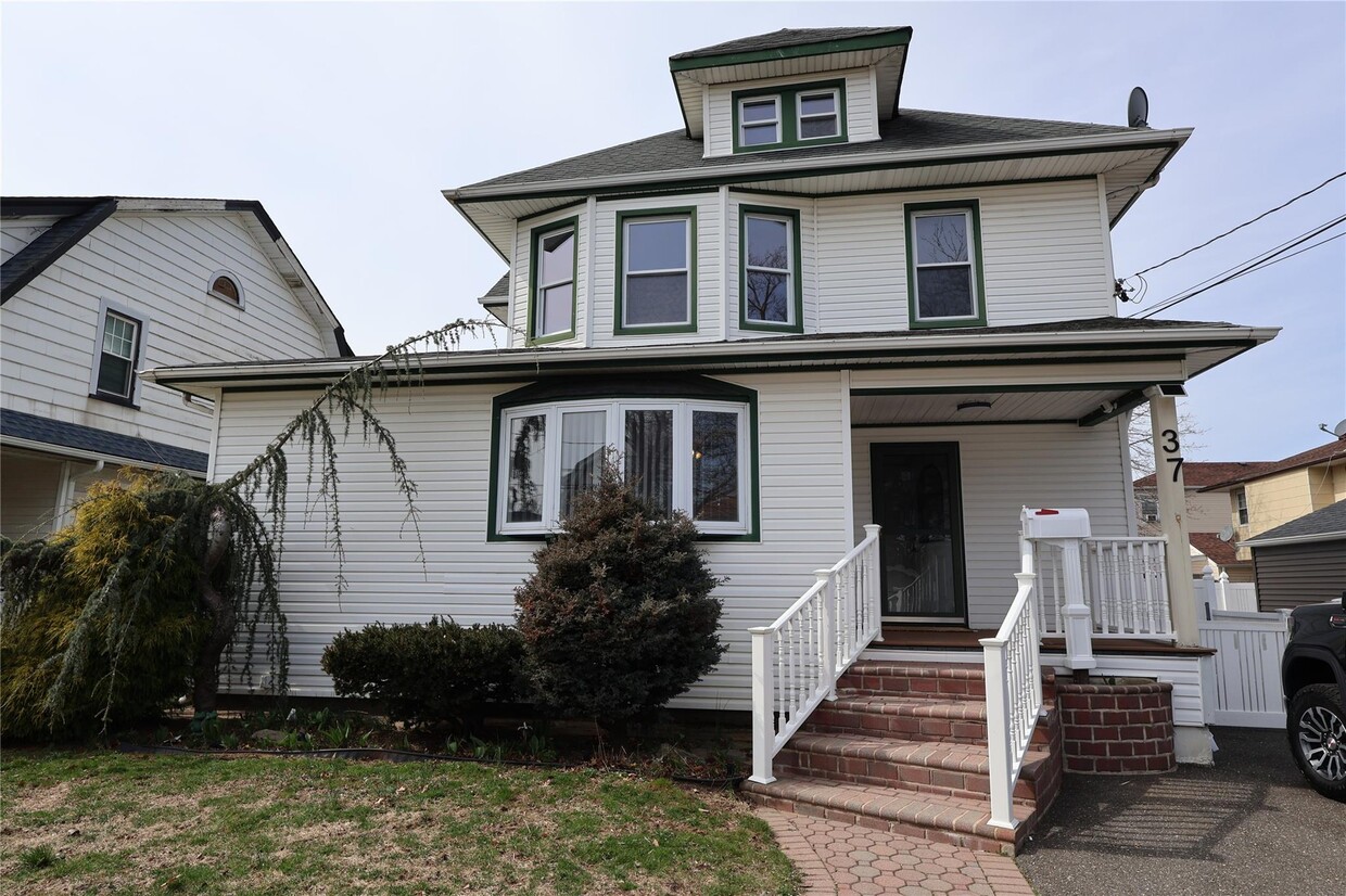 Primary Photo - 37 Grace Ave