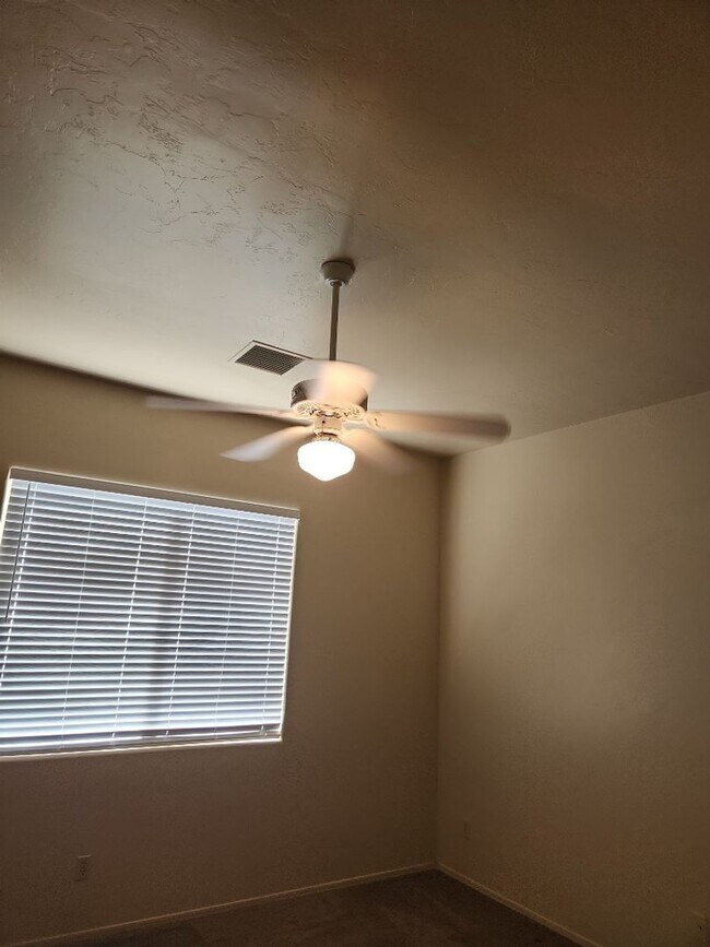 Building Photo - Rancho Esperero 3Bed/2Bath Rental