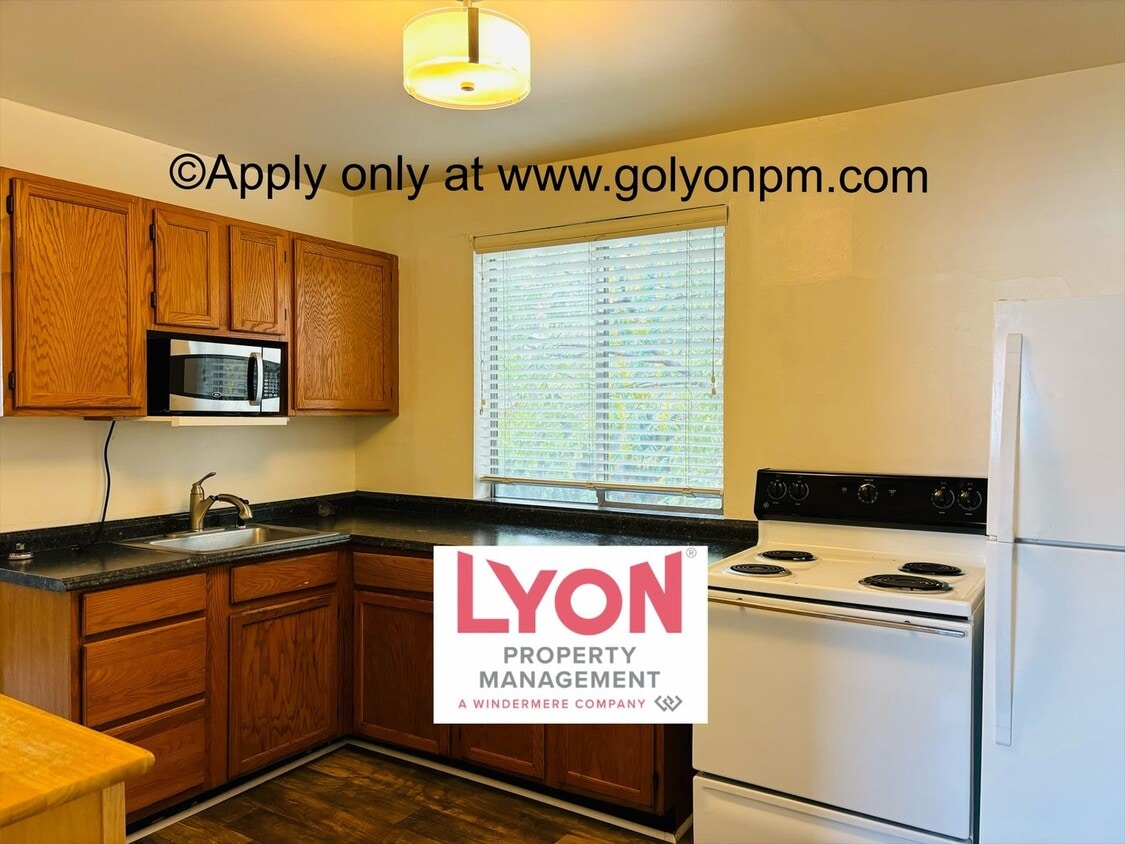 Foto principal - Don't miss this 2/1 home in excellent Mid-...