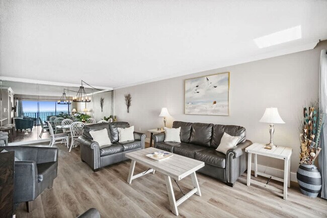 Building Photo - 8815 Thomas Dr